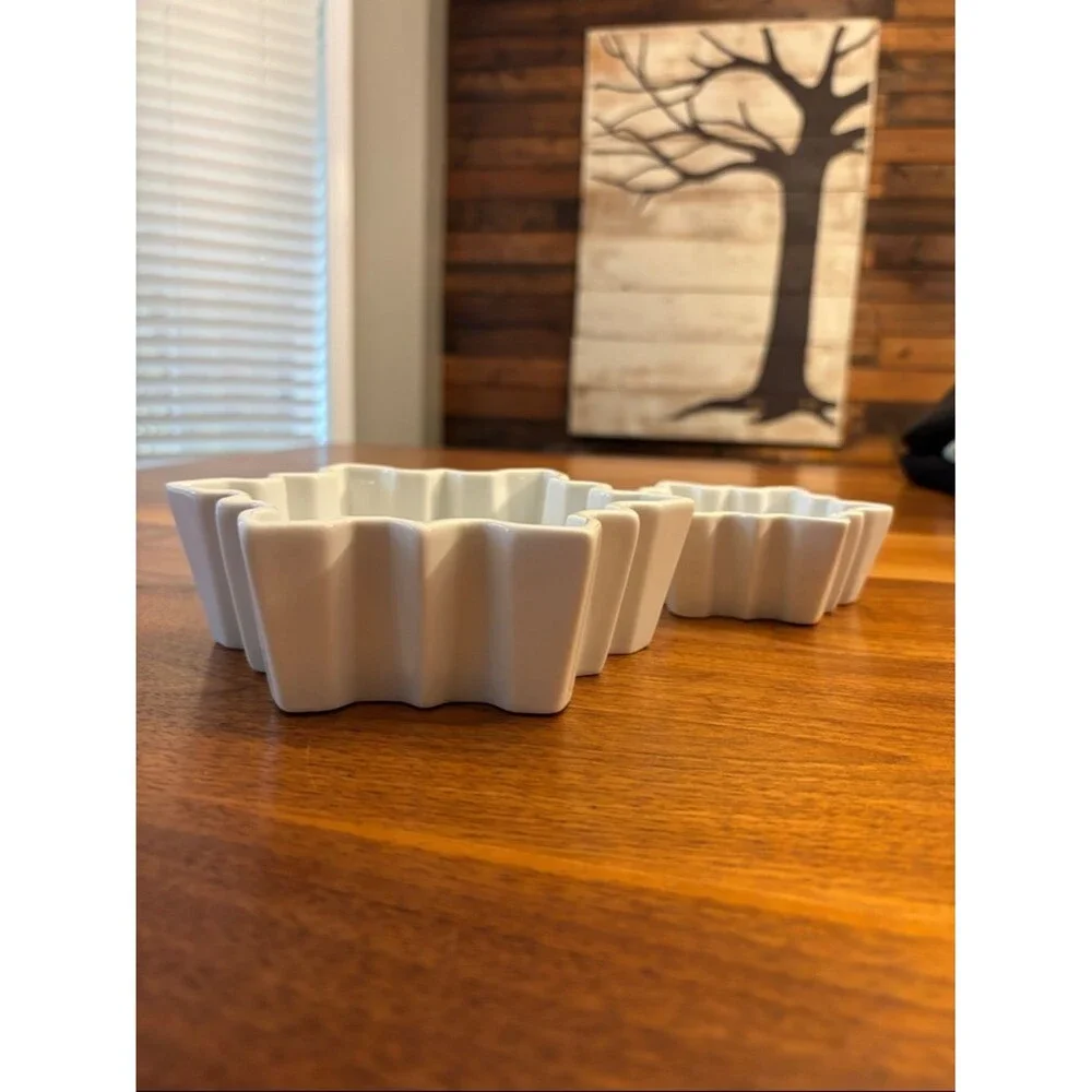 Crate & Barrel White Snowflake Nesting Bowls Christmas Decor